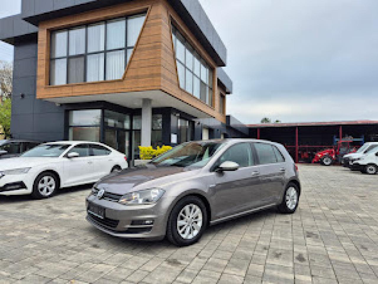 auto-volkswagen-golf-7-1