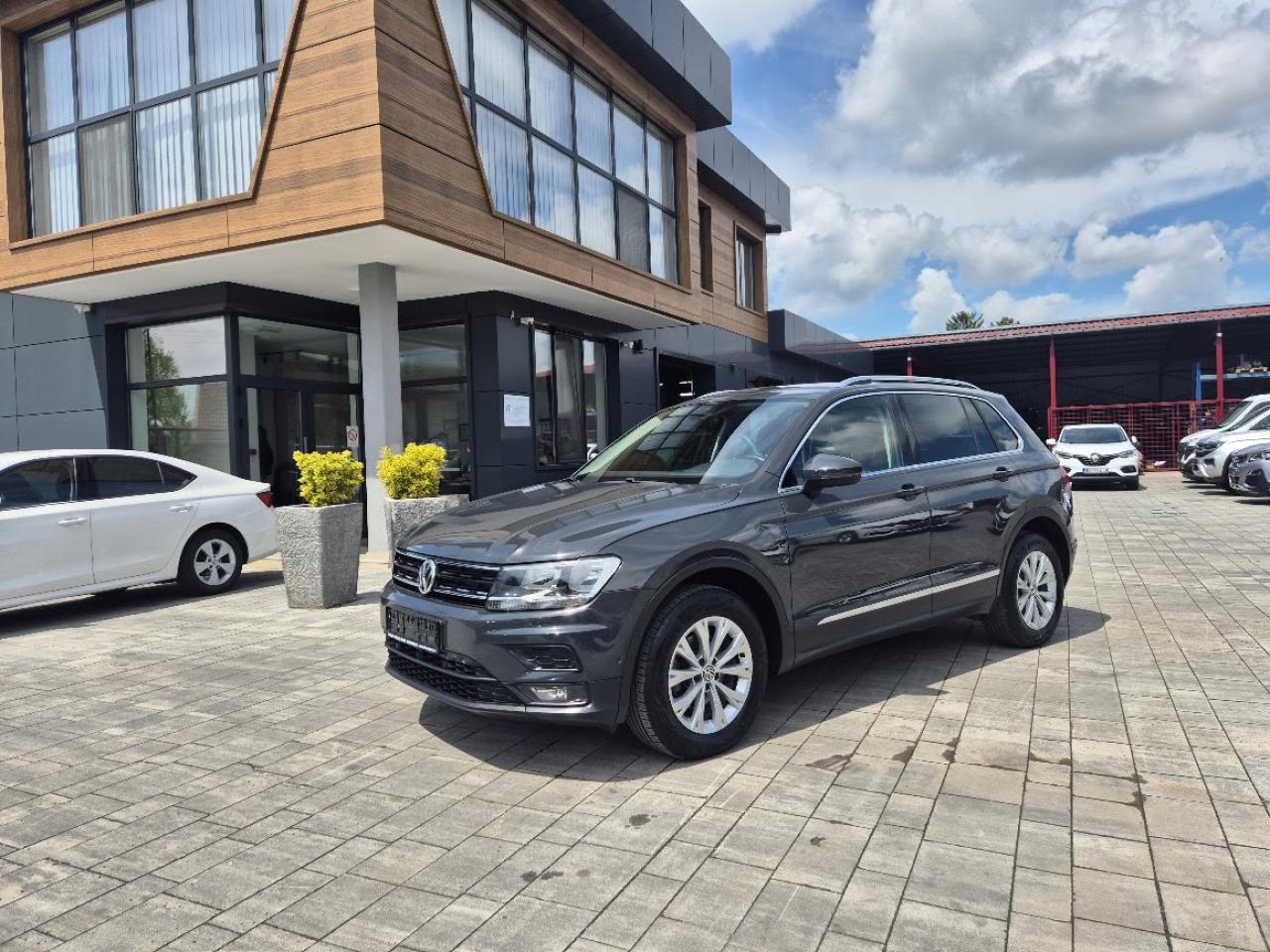 auto-volkswagen-tiguan-20-tdi-dsg-1