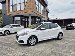 auto-peugeot-208-1