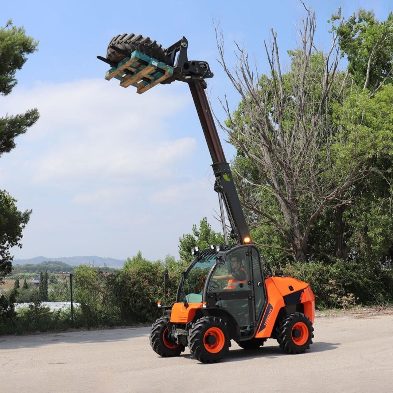 utovarivac-ausa-t235h-1